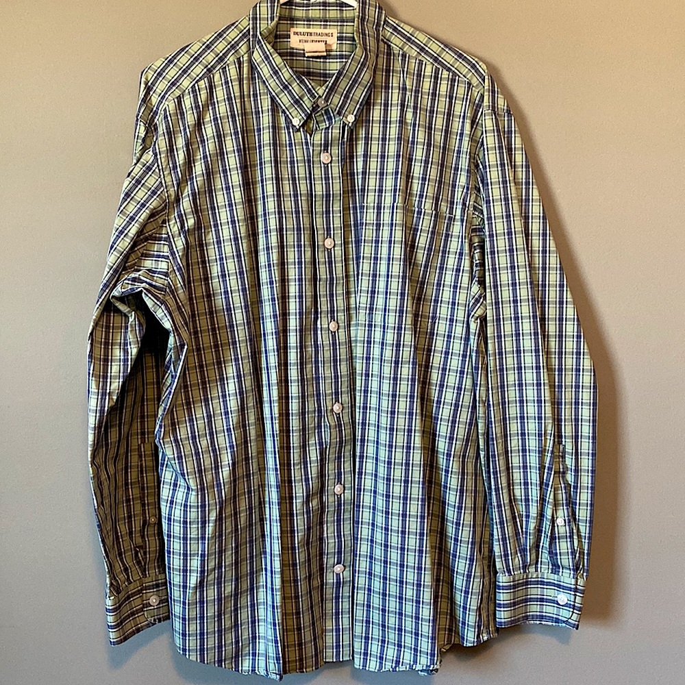 Duluth Trading Co. men’s long sleeve button down wrinklefighter dress shirt